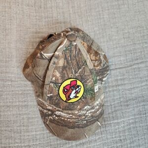 Buc-ee's infant green Camouflage Baseball Cap unisex